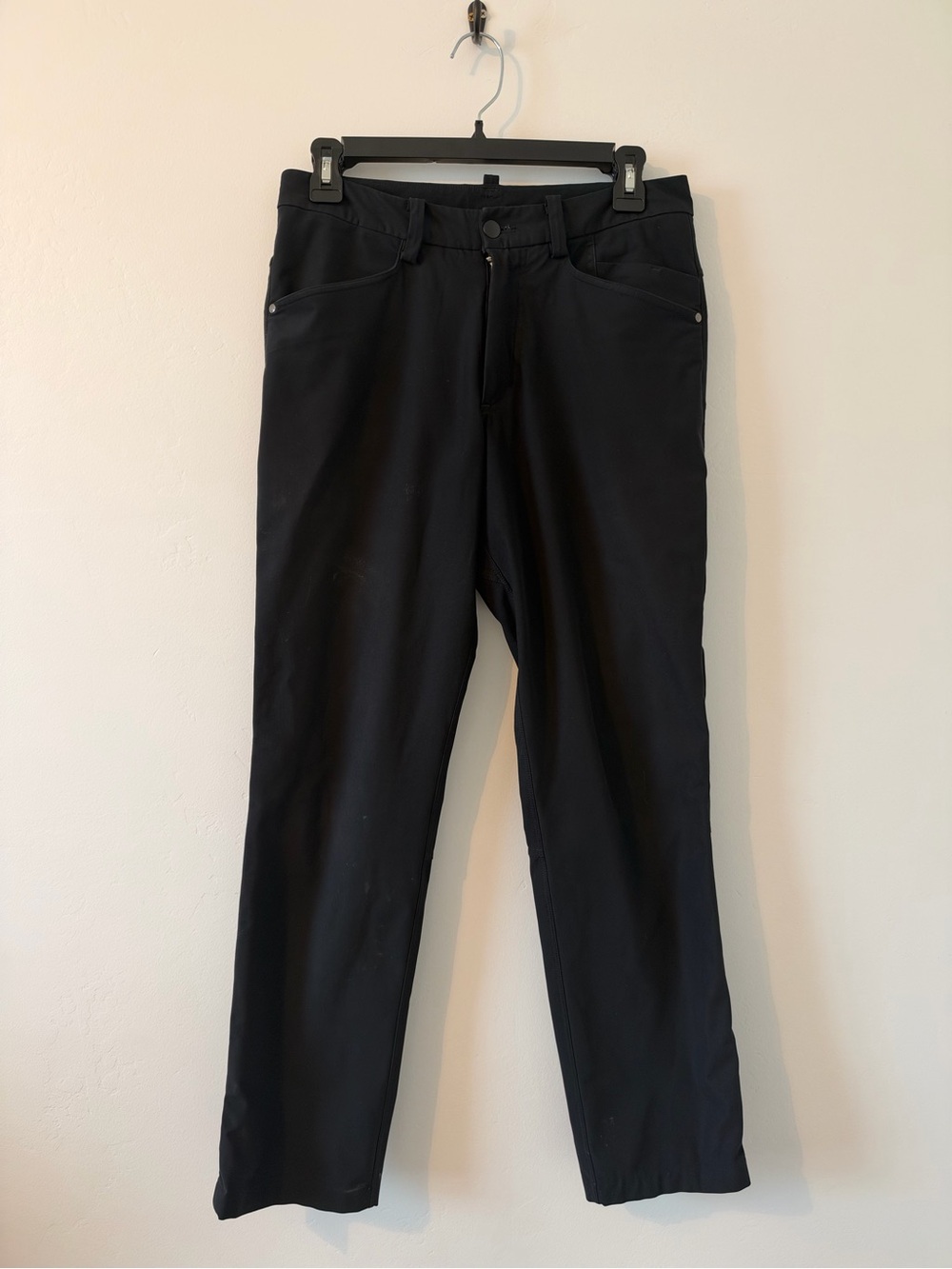 Lululemon ABC Classic Pant Men's 29 Short in Black